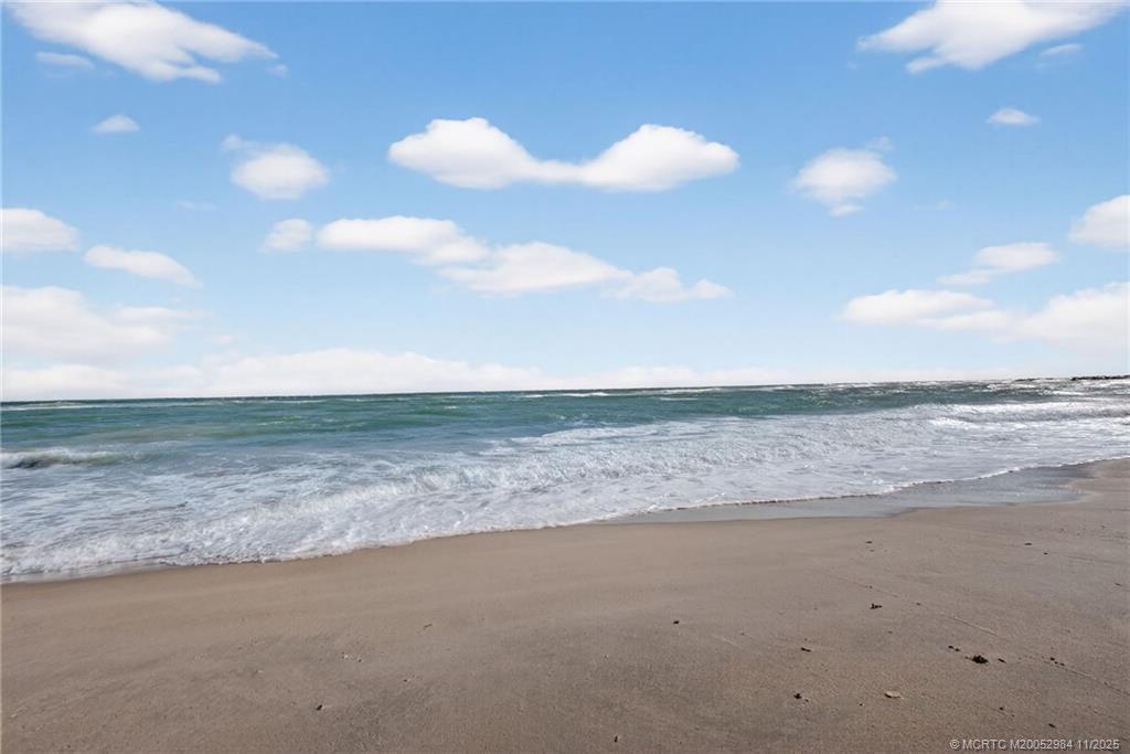 Stuart, Florida 34996, United States, 3 Bedrooms Bedrooms, ,3 BathroomsBathrooms,Residential,Pending,245180