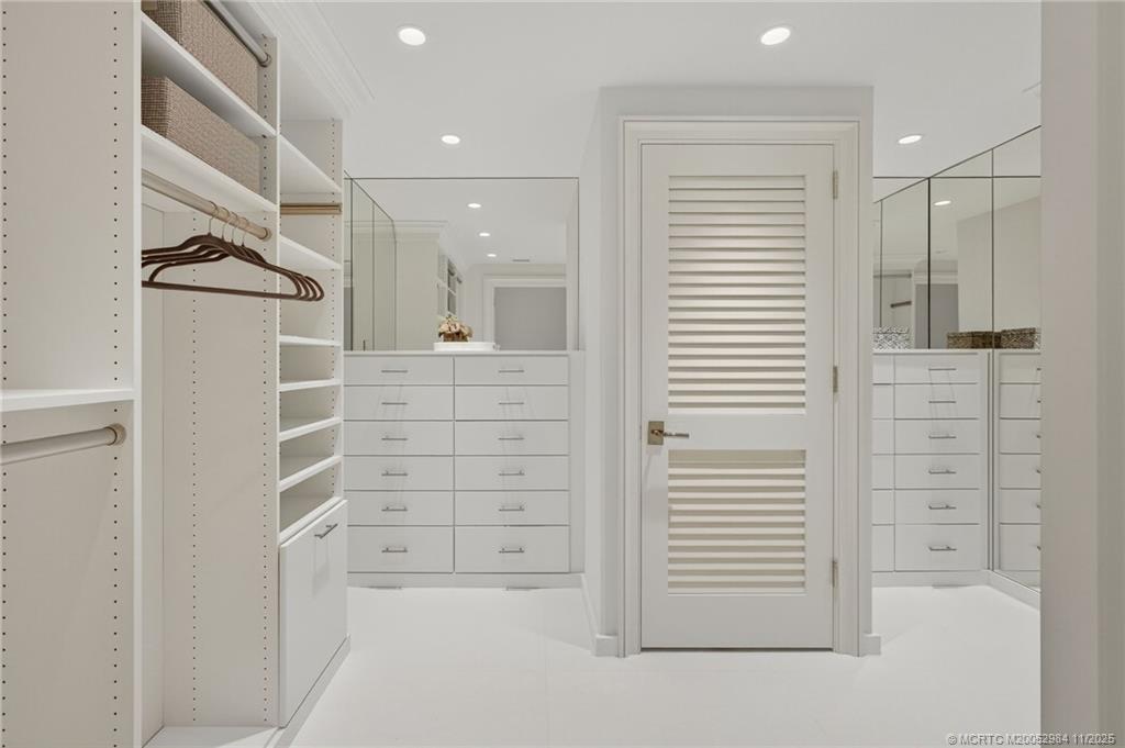 Stuart, Florida 34996, United States, 3 Bedrooms Bedrooms, ,3 BathroomsBathrooms,Residential,Pending,245180