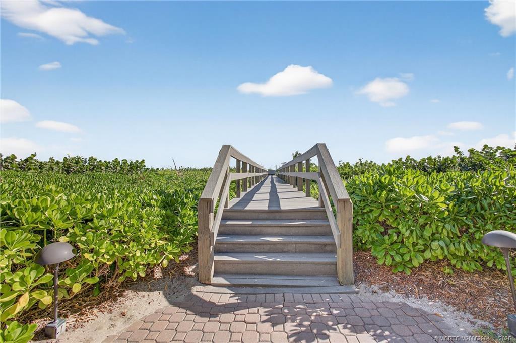 Stuart, Florida 34996, United States, 3 Bedrooms Bedrooms, ,3 BathroomsBathrooms,Residential,Pending,245180