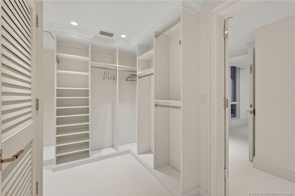 Stuart, Florida 34996, United States, 3 Bedrooms Bedrooms, ,3 BathroomsBathrooms,Residential,Pending,245180