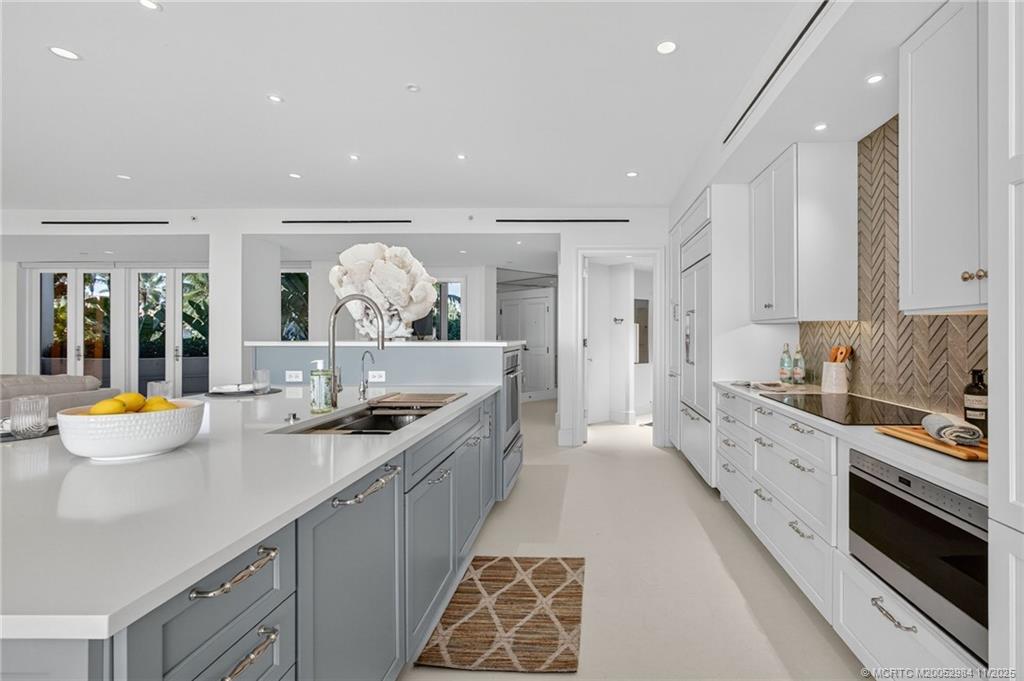 Stuart, Florida 34996, United States, 3 Bedrooms Bedrooms, ,3 BathroomsBathrooms,Residential,Pending,245180