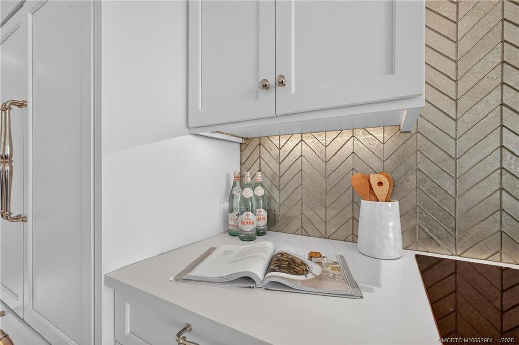 Stuart, Florida 34996, United States, 3 Bedrooms Bedrooms, ,3 BathroomsBathrooms,Residential,Pending,245180