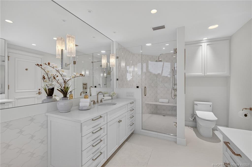 Stuart, Florida 34996, United States, 3 Bedrooms Bedrooms, ,3 BathroomsBathrooms,Residential,Pending,245180