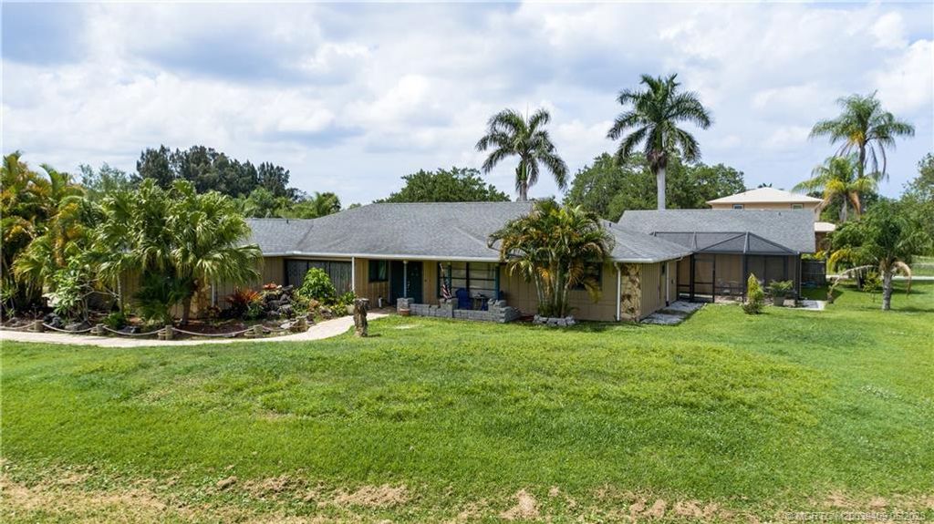 Photo of 1102 Fleetwood Lane, Fort Pierce, FL 34982 (MLS # M20039409)