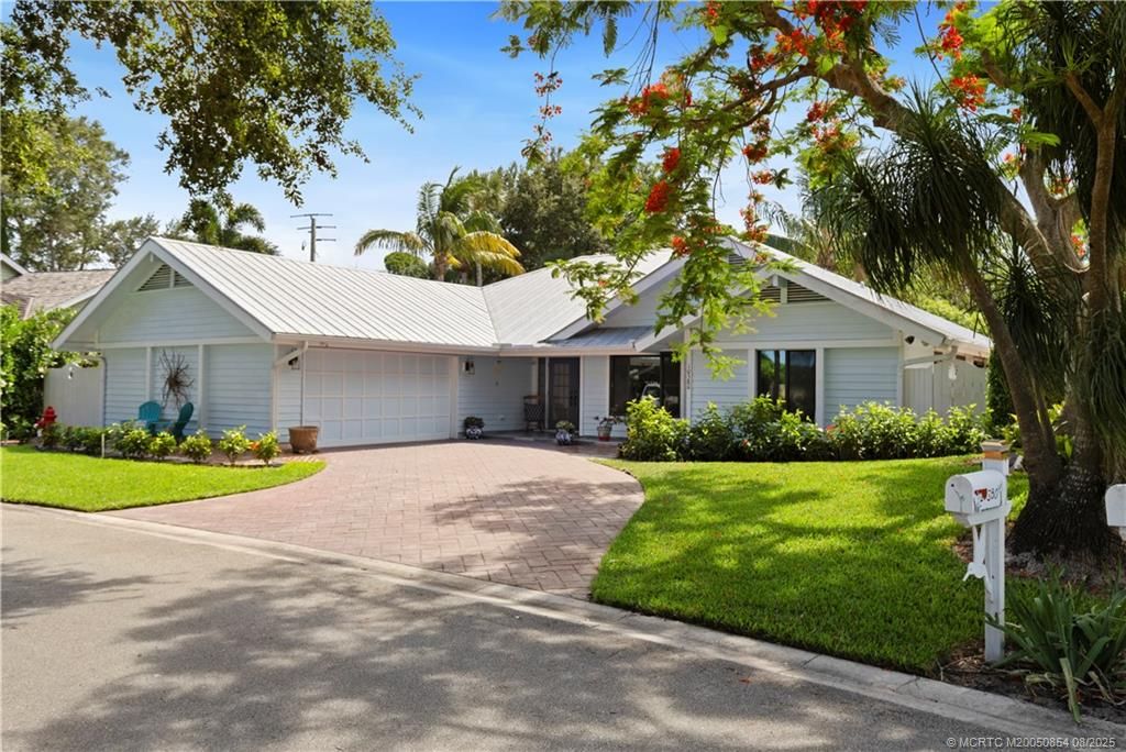 Photo of 10380 SE Jupiter Narrows Drive, Hobe Sound, FL 33455 (MLS # M20050854)