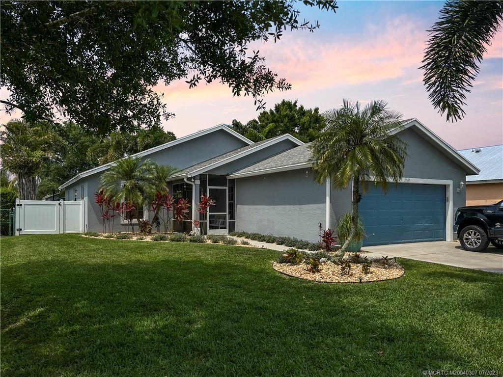 Photo of 2565 SW Riviera Road, Stuart, FL 34997 (MLS # M20040307)