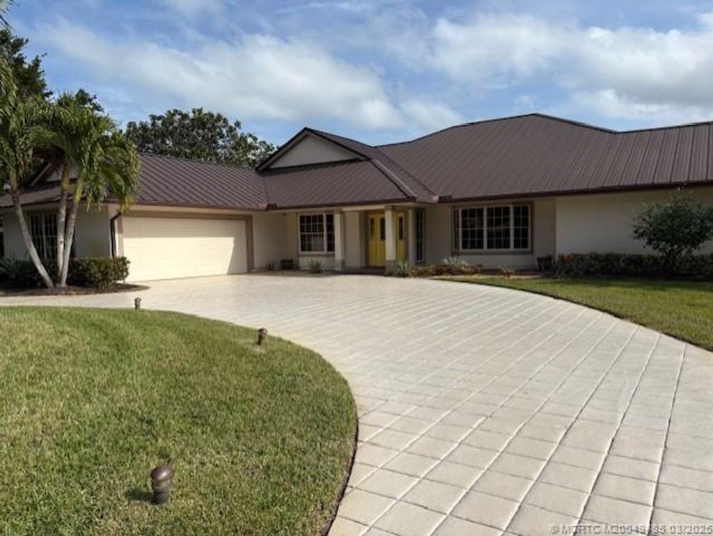 Photo of 6346 SE Oakmont Place, Stuart, FL 34997 (MLS # M20049485)