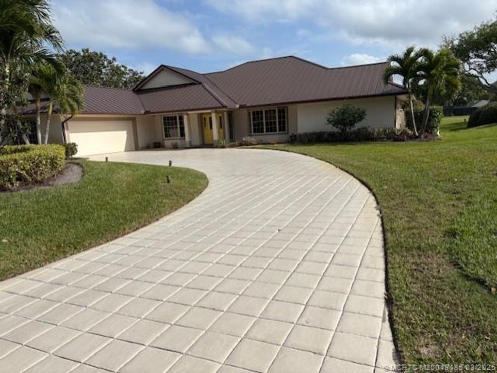 Photo of 6346 SE Oakmont Place, Stuart, FL 34997 (MLS # M20049485)