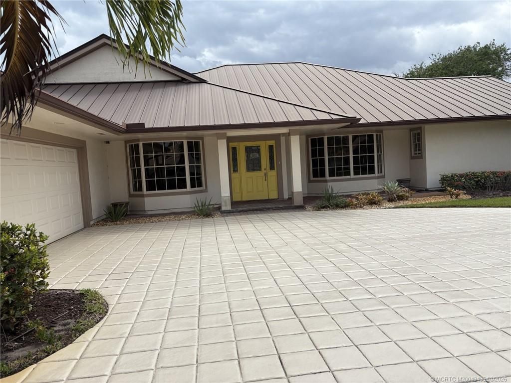 Photo of 6346 SE Oakmont Place, Stuart, FL 34997 (MLS # M20049485)