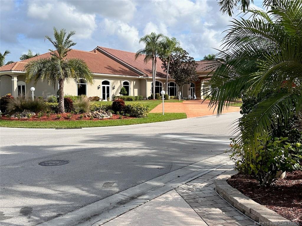 461 NW Sandtrap Lane