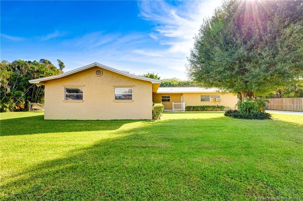 Photo of 2812 S 10th Street, Fort Pierce, FL 34982 (MLS # M20041571)