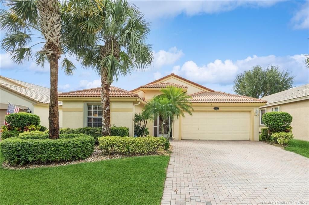 Photo of 955 SE Westminster Place, Stuart, FL 34997 (MLS # M20039021)