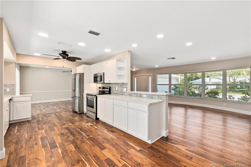 Sewalls Point, Florida 34996, United States, 3 Bedrooms Bedrooms, ,2 BathroomsBathrooms,Residential,Active,105778