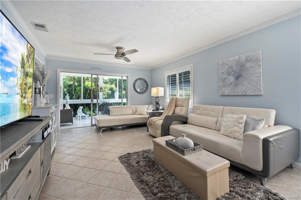 Stuart, Florida 34996, United States, 2 Bedrooms Bedrooms, ,2 BathroomsBathrooms,Residential,Pending,203162