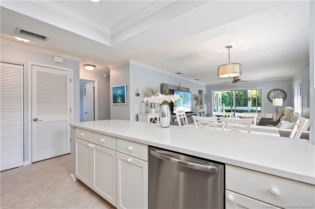 Stuart, Florida 34996, United States, 2 Bedrooms Bedrooms, ,2 BathroomsBathrooms,Residential,Pending,203162