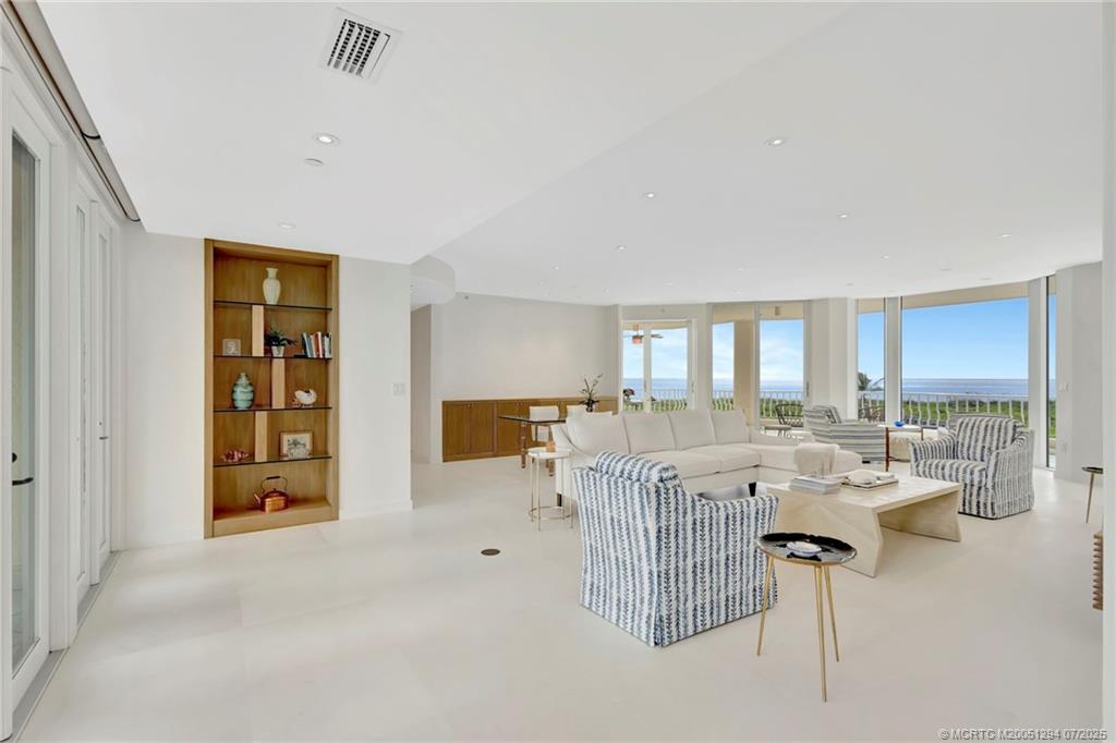 Stuart, Florida 34996, United States, 3 Bedrooms Bedrooms, ,3 BathroomsBathrooms,Residential,Active,165543