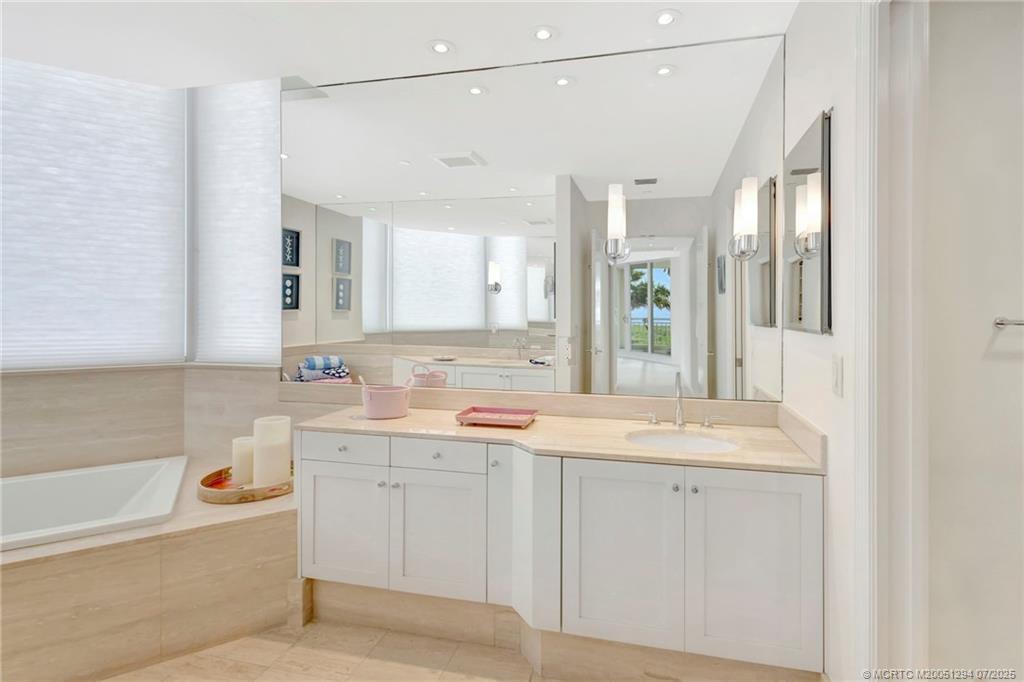 Stuart, Florida 34996, United States, 3 Bedrooms Bedrooms, ,3 BathroomsBathrooms,Residential,Active,165543