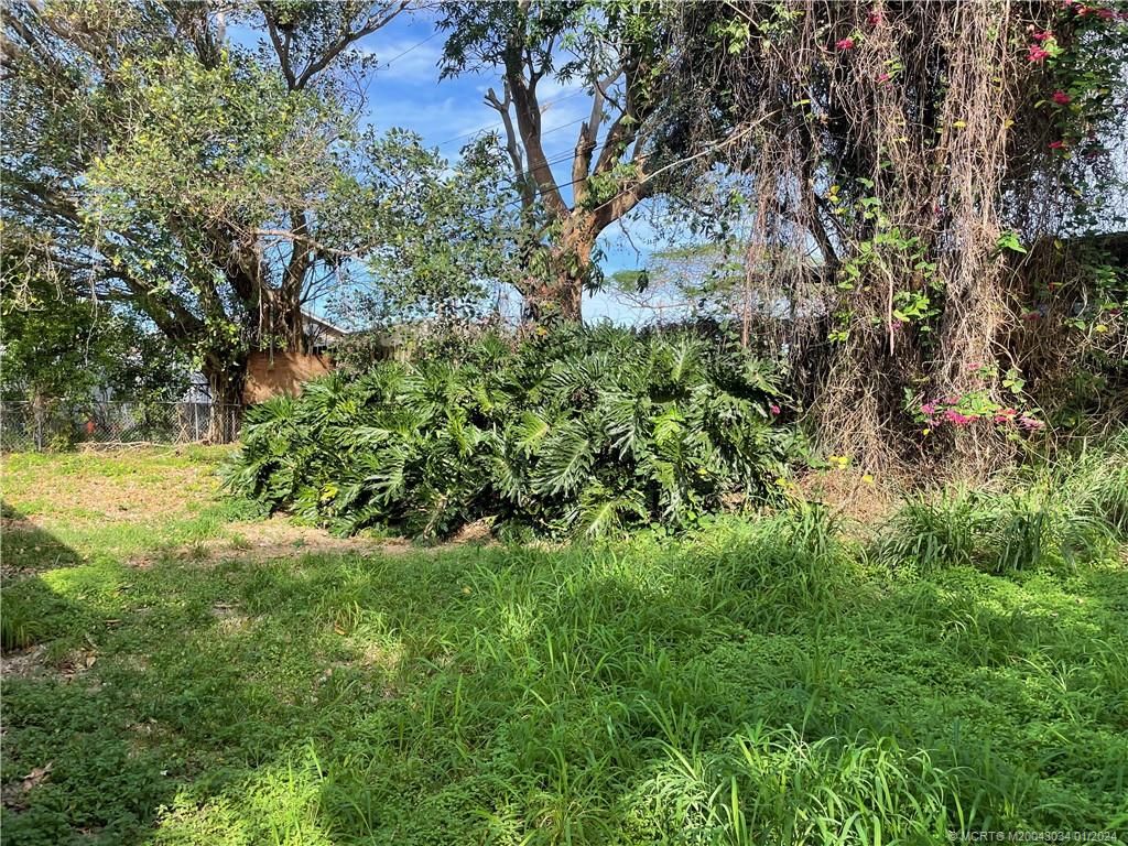 Photo of 1405 NE Waveland Avenue, Jensen Beach, FL 34957 (MLS # M20043034)