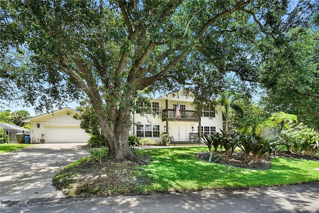 Photo of 229 SE Villas Street, Stuart, FL 34994 (MLS # M20051250)