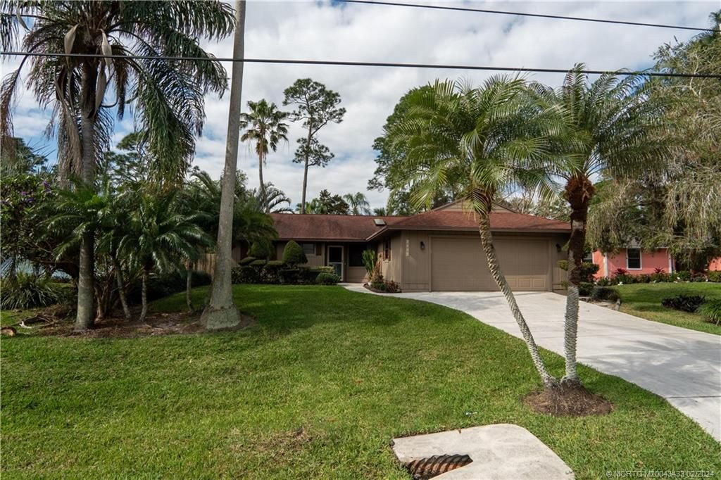 Photo of 8316 SE Pinehaven Avenue, Hobe Sound, FL 33455 (MLS # M20043433)