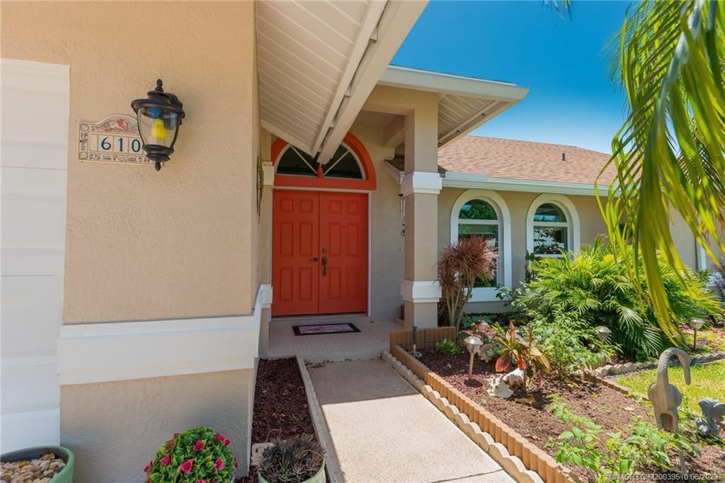 Photo of 610 NE Zebrina Senda, Jensen Beach, FL 34957 (MLS # M20039510)