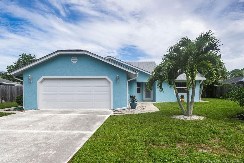 Photo of 589 NE Lima Vias, Jensen Beach, FL 34957 (MLS # M20046569)