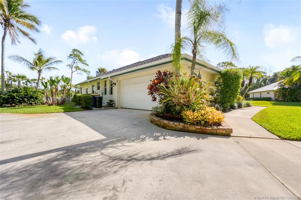 1171 SE Buttonwood Circle