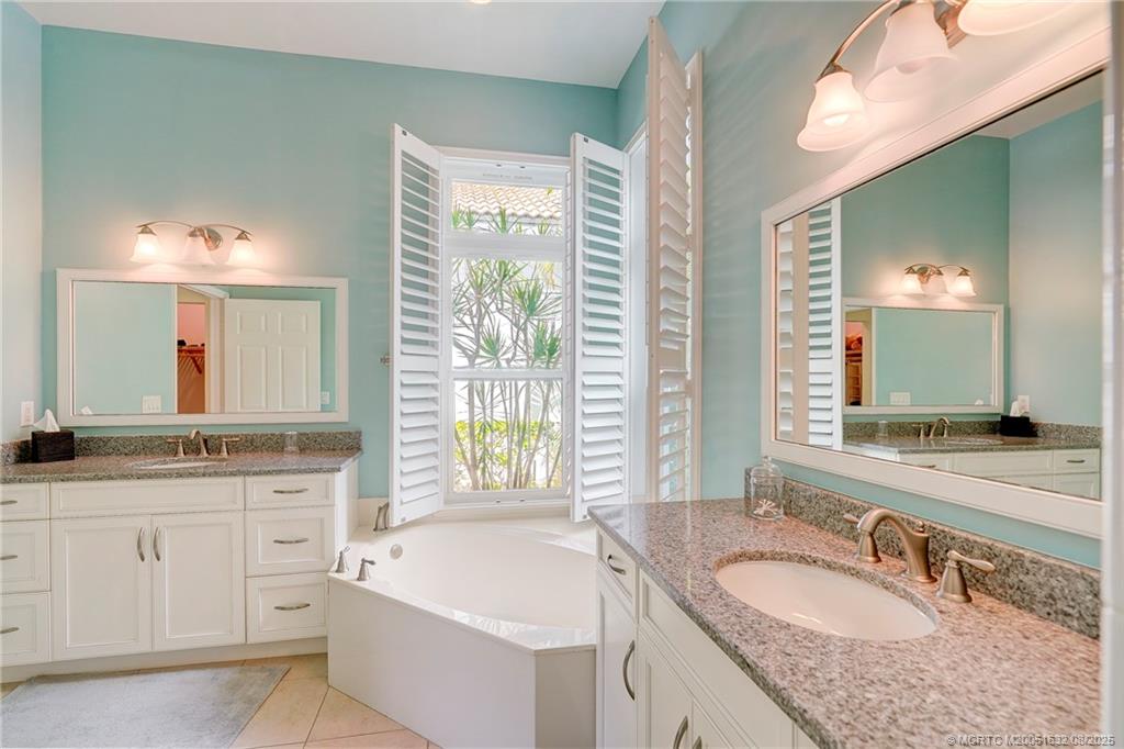 Vero Beach, Florida 32963, United States, 3 Bedrooms Bedrooms, ,2 BathroomsBathrooms,Residential,Pending,184278