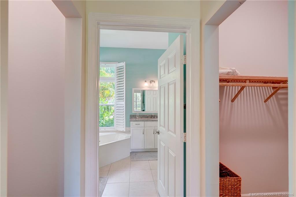 Vero Beach, Florida 32963, United States, 3 Bedrooms Bedrooms, ,2 BathroomsBathrooms,Residential,Pending,184278