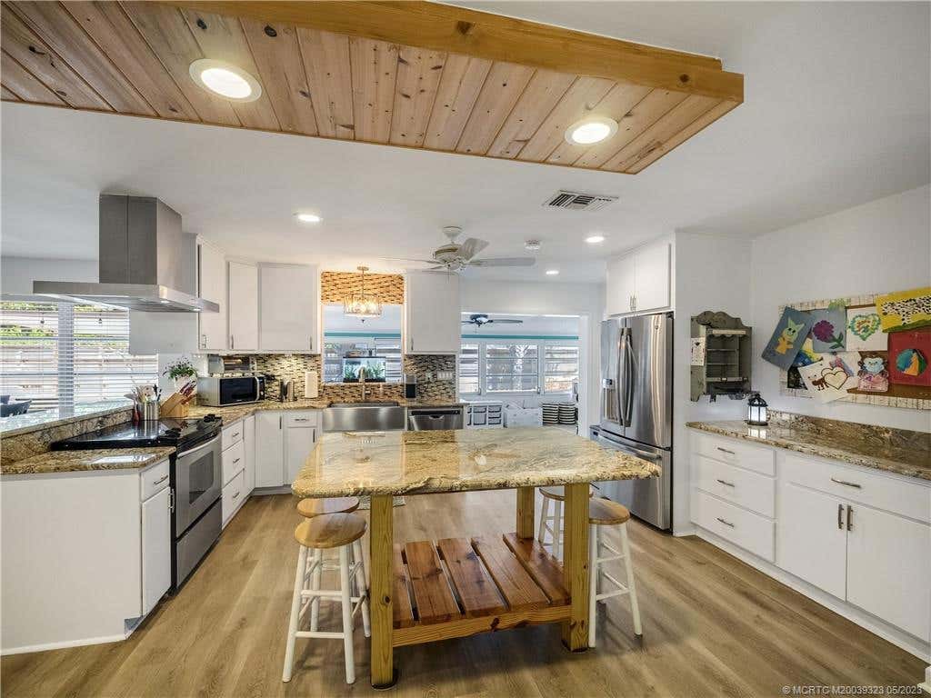 Photo of 517 SE Balboa Avenue, Stuart, FL 34994 (MLS # M20039323)