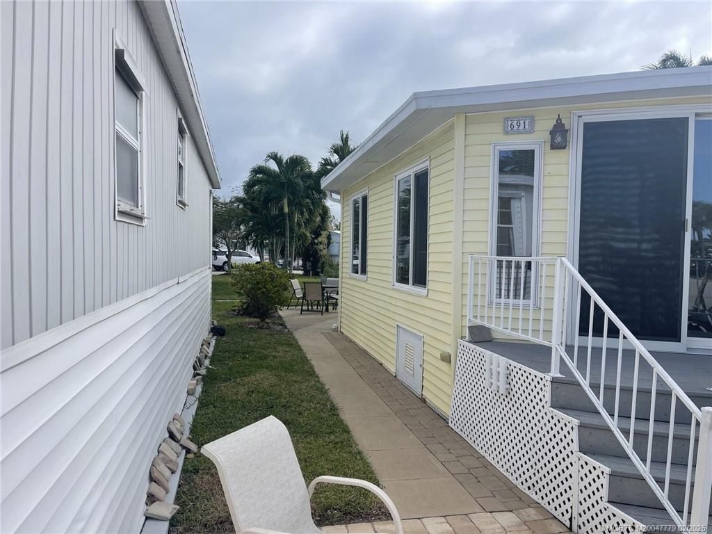 Photo of 691 Nettles Boulevard, Jensen Beach, FL 34957 (MLS # M20047779)