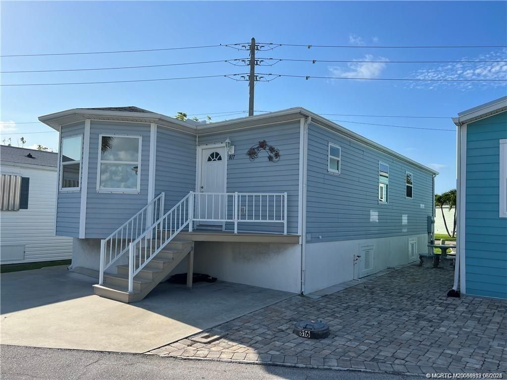 Photo of 817 Nettles Boulevard, Jensen Beach, FL 34957 (MLS # M20050912)