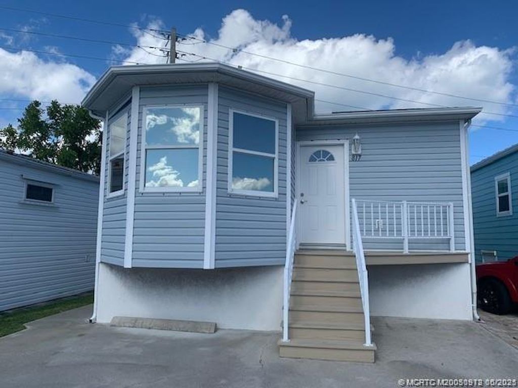 Photo of 817 Nettles Boulevard, Jensen Beach, FL 34957 (MLS # M20050912)