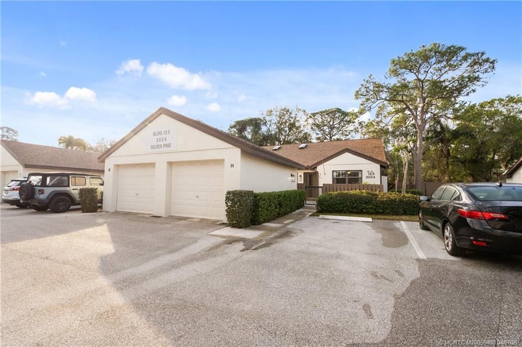 Photo of 2054 SW Silver Pine Way #123H, Palm City, FL 34990 (MLS # M20055400)