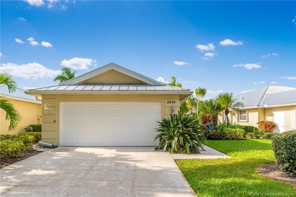 Photo of 2824 SW Ridgewood Place, Palm City, FL 34990 (MLS # M20038600)