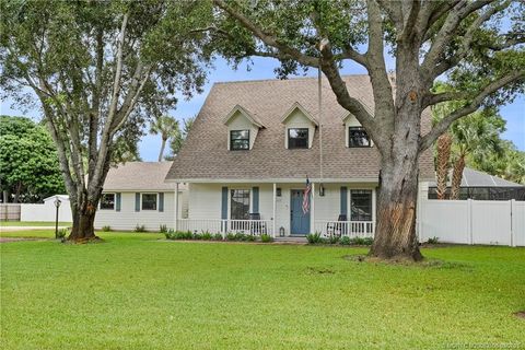 Photo of 217 SE Oriole Avenue, Stuart, FL 34996 (MLS # M20052105)