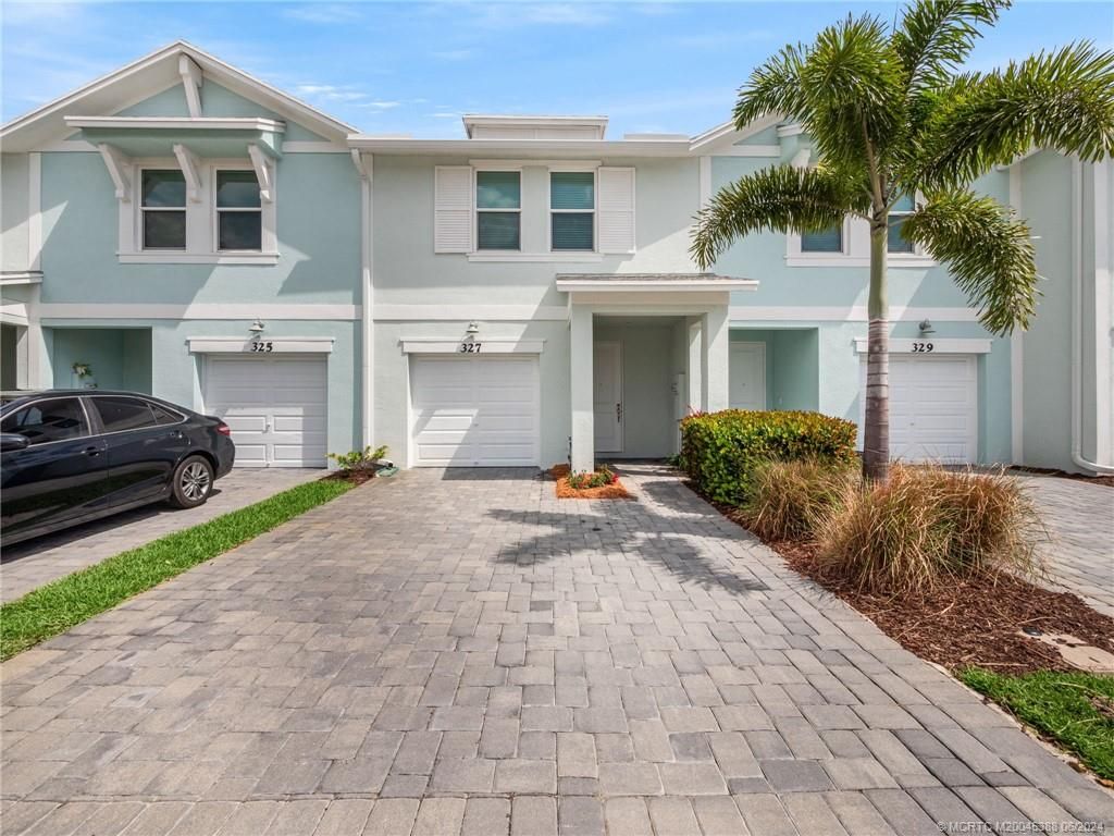 Photo of 327 SE Halifax Lane, Stuart, FL 34994 (MLS # M20045388)