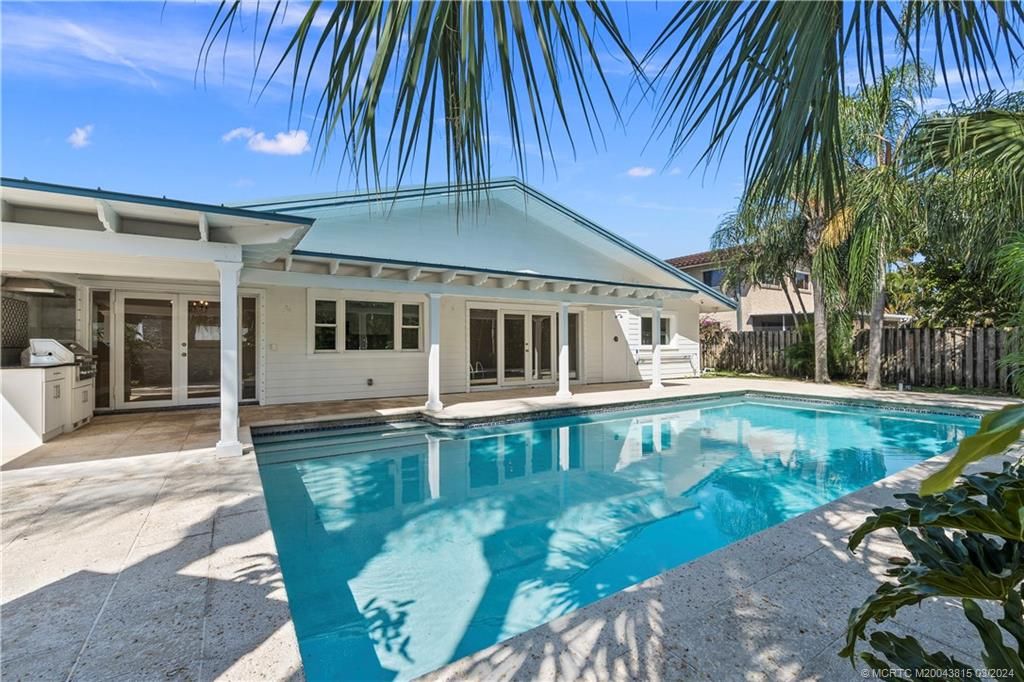 Photo of 4590 SE Glenridge Trail, Stuart, FL 34997 (MLS # M20043815)