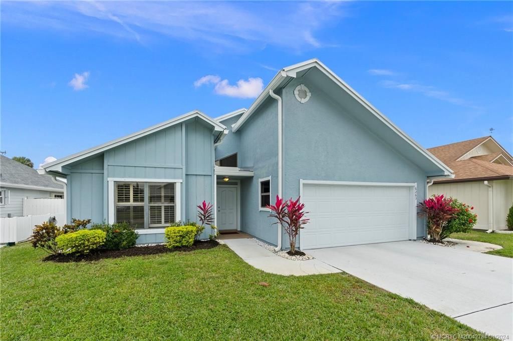 Photo of 6263 SE Ames Way, Hobe Sound, FL 33455 (MLS # M20042784)