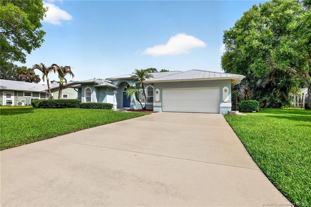 Photo of 671 SE Pin Oak Terrace, Stuart, FL 34997 (MLS # M20055683)