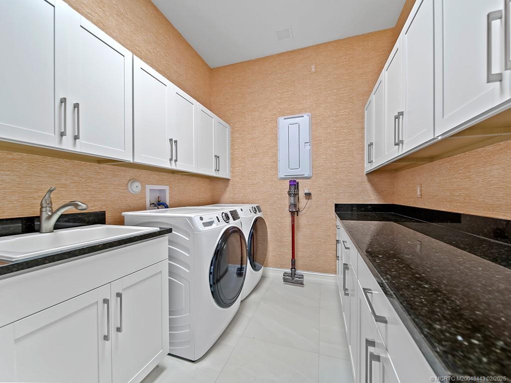 Palm City, Florida 34990, United States, 3 Bedrooms Bedrooms, ,4 BathroomsBathrooms,Residential,Pending,16271