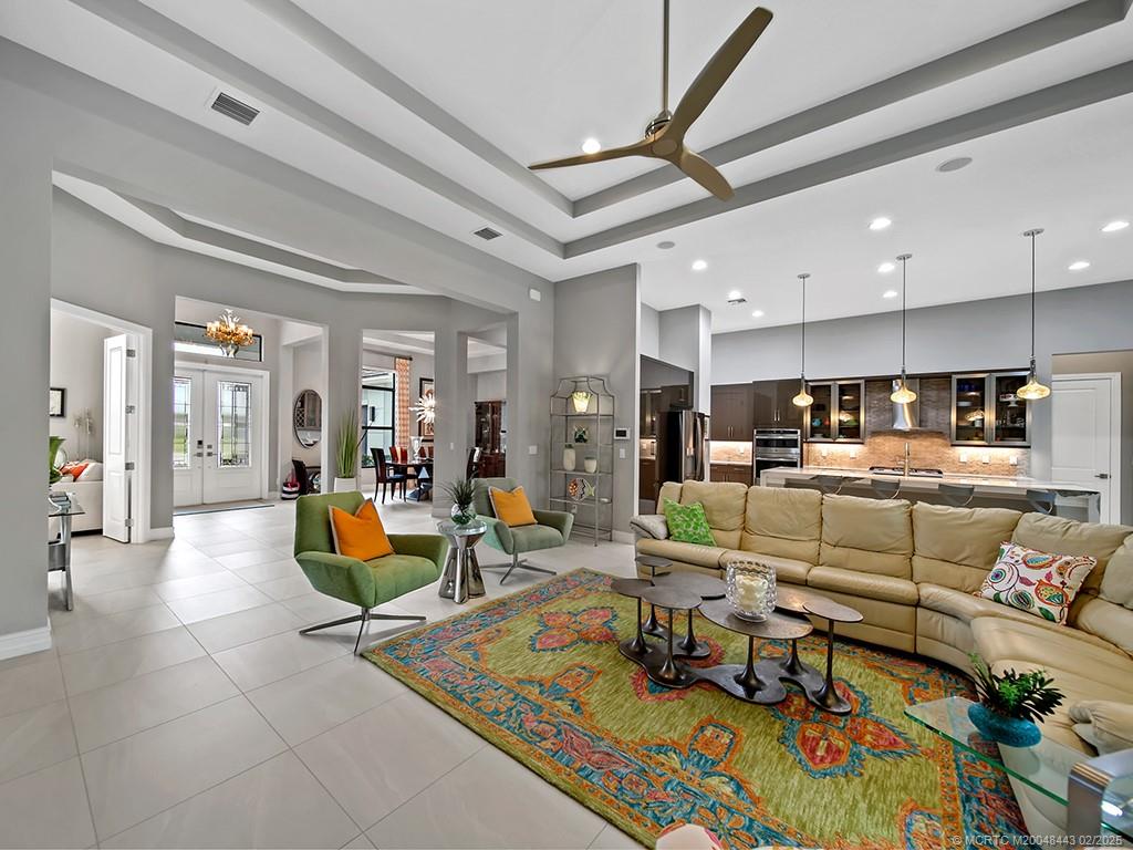 Palm City, Florida 34990, United States, 3 Bedrooms Bedrooms, ,4 BathroomsBathrooms,Residential,Pending,16271