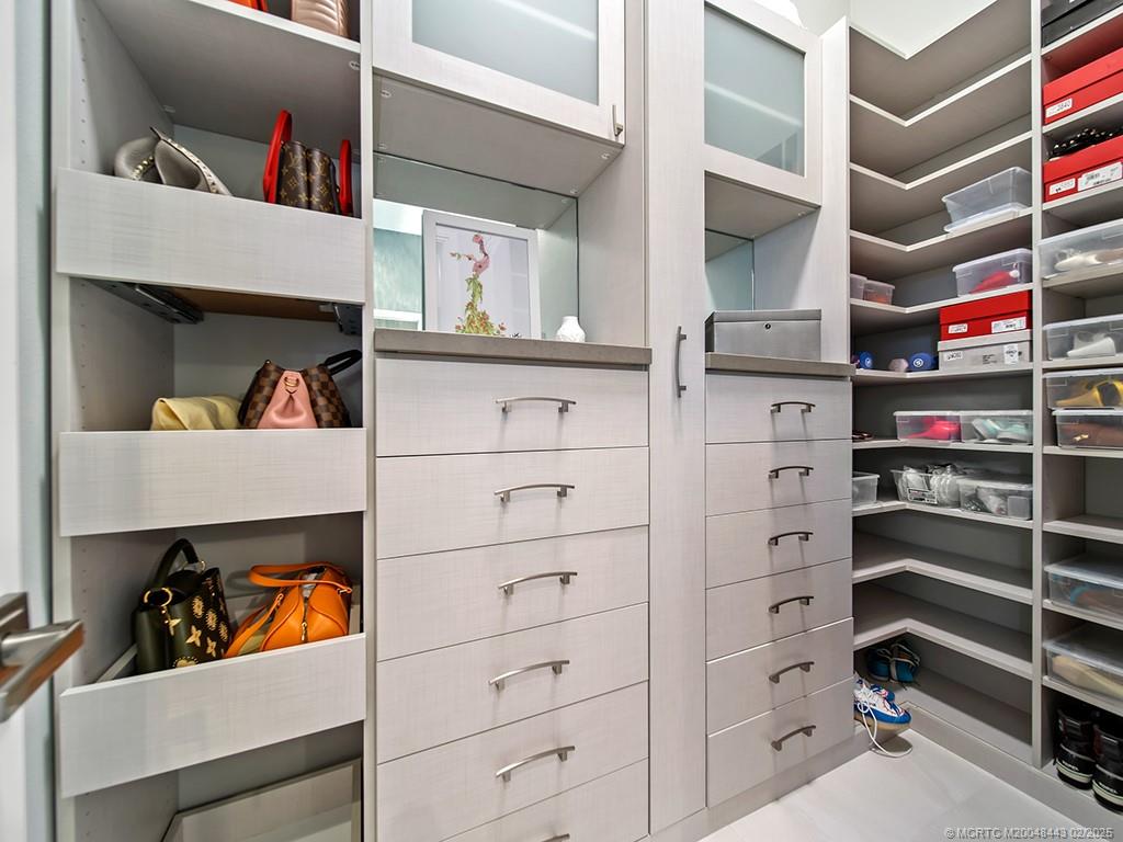 Palm City, Florida 34990, United States, 3 Bedrooms Bedrooms, ,4 BathroomsBathrooms,Residential,Pending,16271