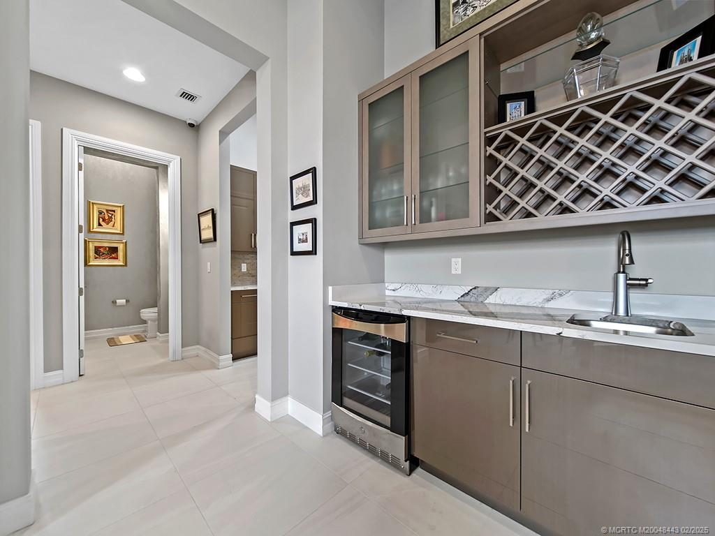 Palm City, Florida 34990, United States, 3 Bedrooms Bedrooms, ,4 BathroomsBathrooms,Residential,Pending,16271