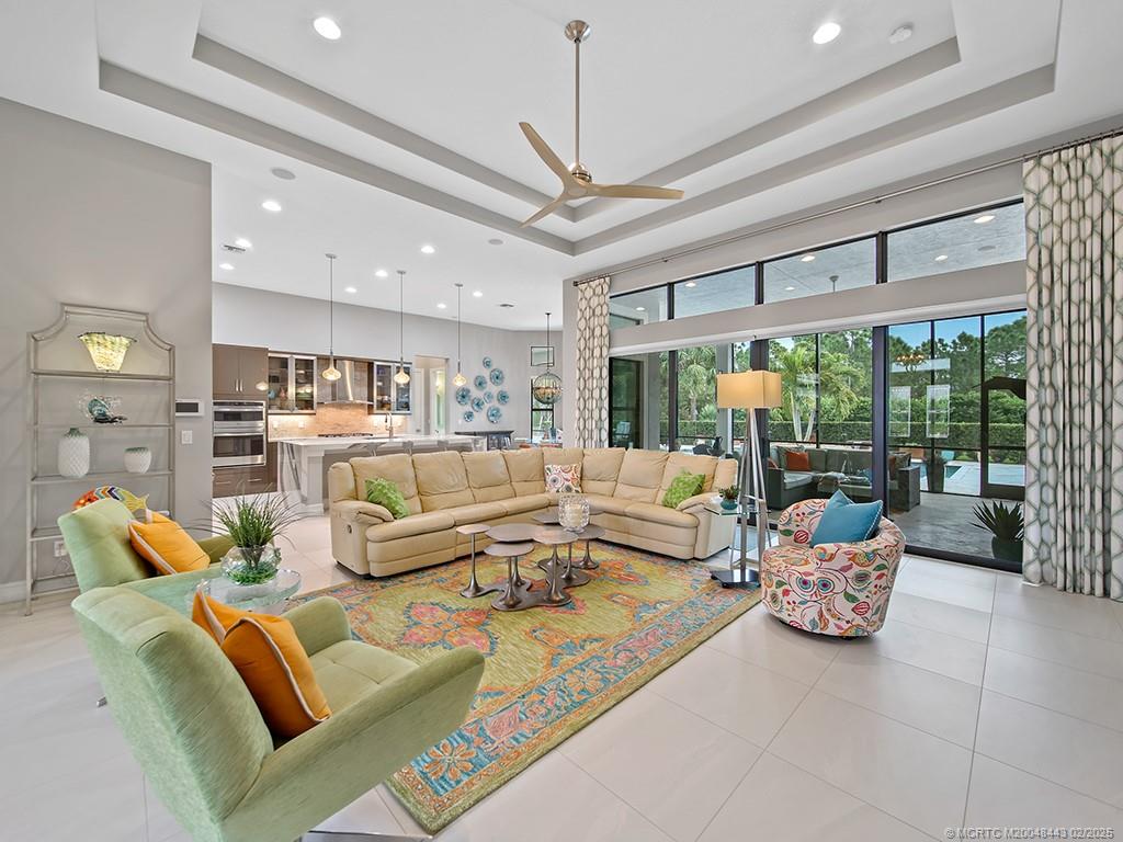 Palm City, Florida 34990, United States, 3 Bedrooms Bedrooms, ,4 BathroomsBathrooms,Residential,Pending,16271