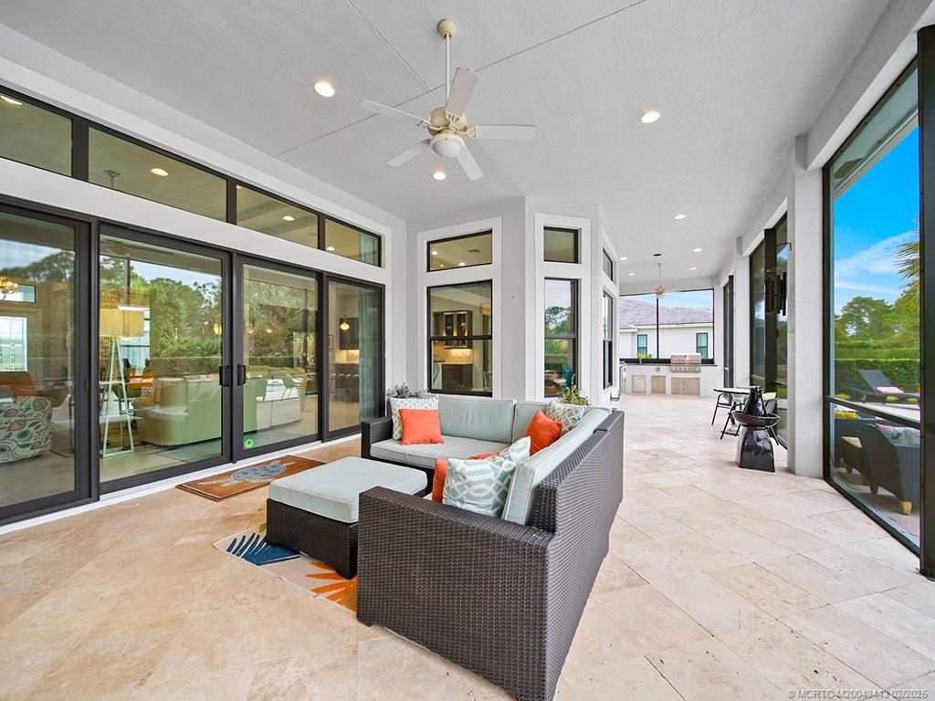 Palm City, Florida 34990, United States, 3 Bedrooms Bedrooms, ,4 BathroomsBathrooms,Residential,Pending,16271