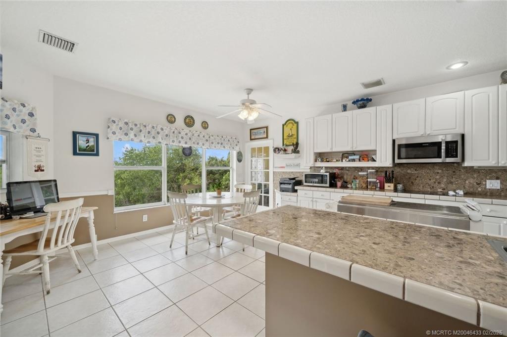 Jensen Beach, Florida 34957, United States, 4 Bedrooms Bedrooms, ,4 BathroomsBathrooms,Residential,Pending,46856
