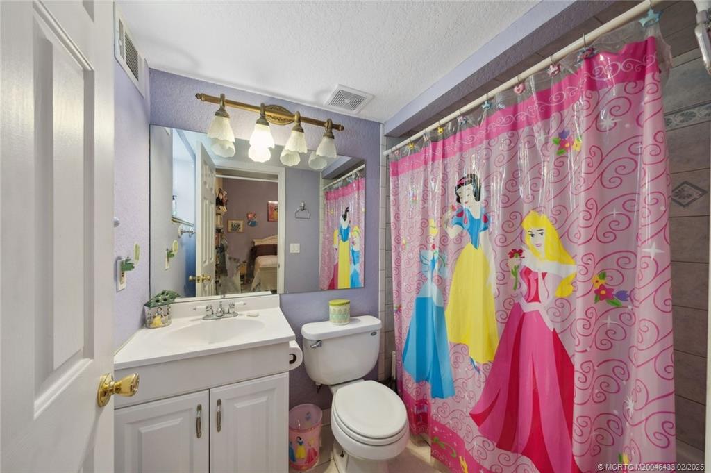 Jensen Beach, Florida 34957, United States, 4 Bedrooms Bedrooms, ,4 BathroomsBathrooms,Residential,Pending,46856