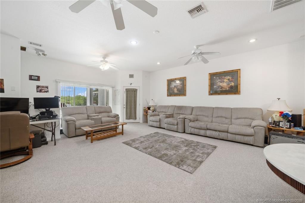 Jensen Beach, Florida 34957, United States, 4 Bedrooms Bedrooms, ,4 BathroomsBathrooms,Residential,Pending,46856