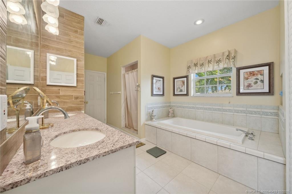 Jensen Beach, Florida 34957, United States, 4 Bedrooms Bedrooms, ,4 BathroomsBathrooms,Residential,Pending,46856